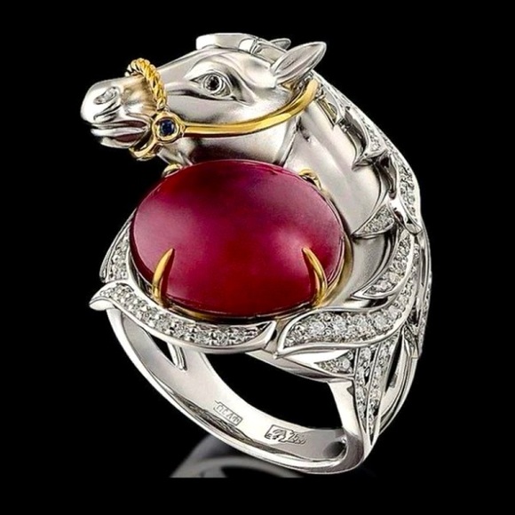 Creative Domineering Horse Embrace Red Crystal Fashion Ring Size: 10 NIB - Picture 1 of 11